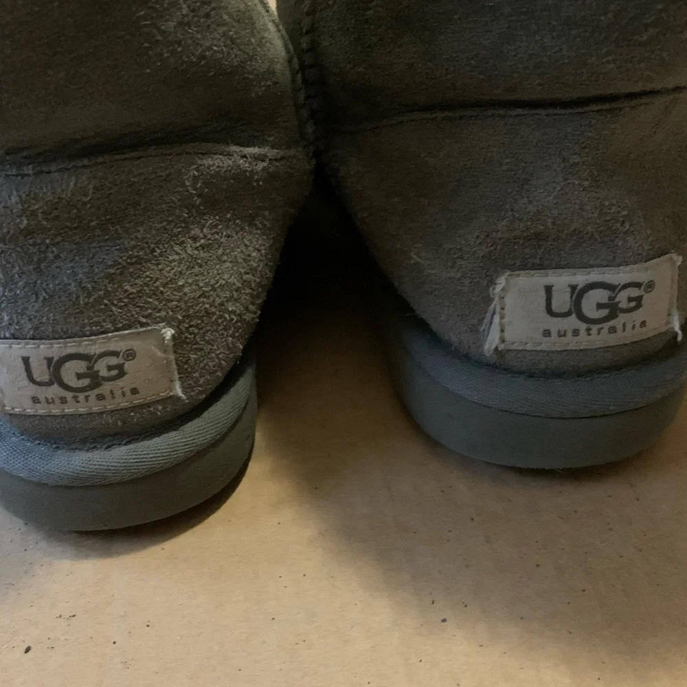 Grey Uggs​